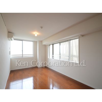 居室・リビング　同タイプ10階のお部屋を撮影。仕様が異なることがあります。