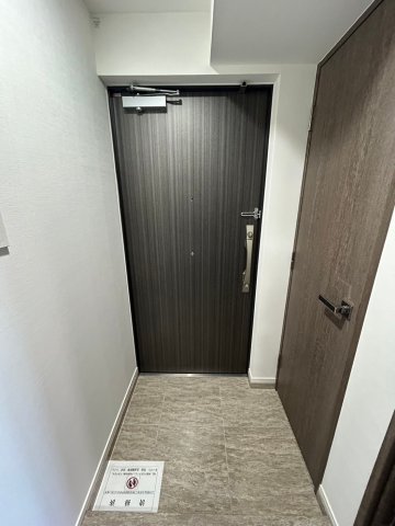 玄関　※類似間取り別部屋参考写真となります