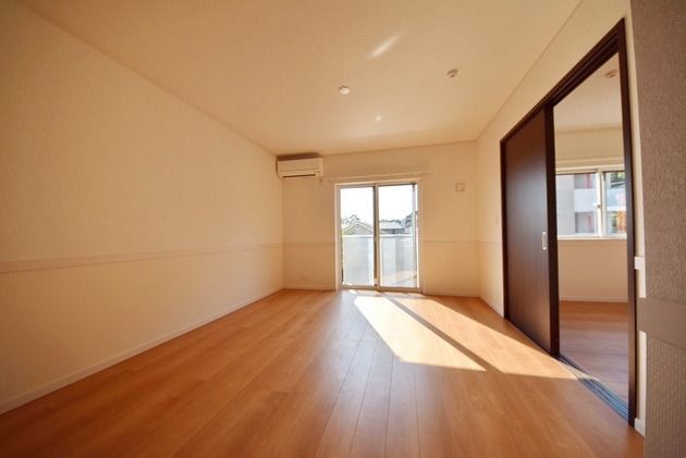 居室・リビング　★リビングスペースも広いので何置くか迷ってしまいますね★