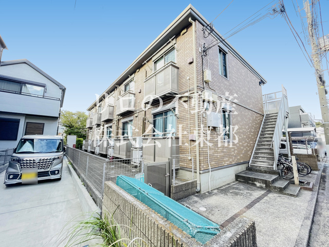 建物外観　周辺は閑静な住宅街ですので落ち着いた住環境です！