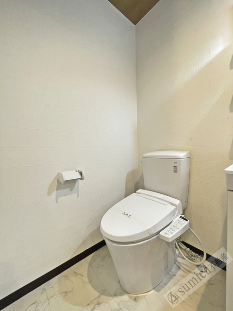 トイレ　温水洗浄便座完備♪
