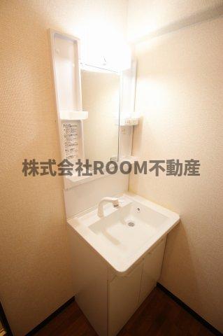 洗面設備　ゆったりとスペースのある洗面所