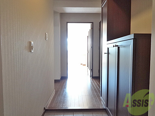 玄関　毎日出入りする玄関が明るいと気持ちも晴れやかになりますね。