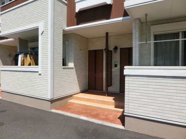 エントランス　玄関へのアプローチです。