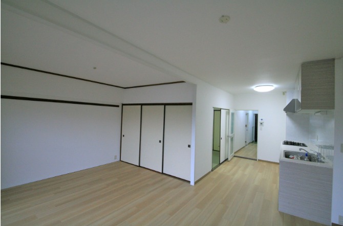 居室・リビング　明るいリビングです