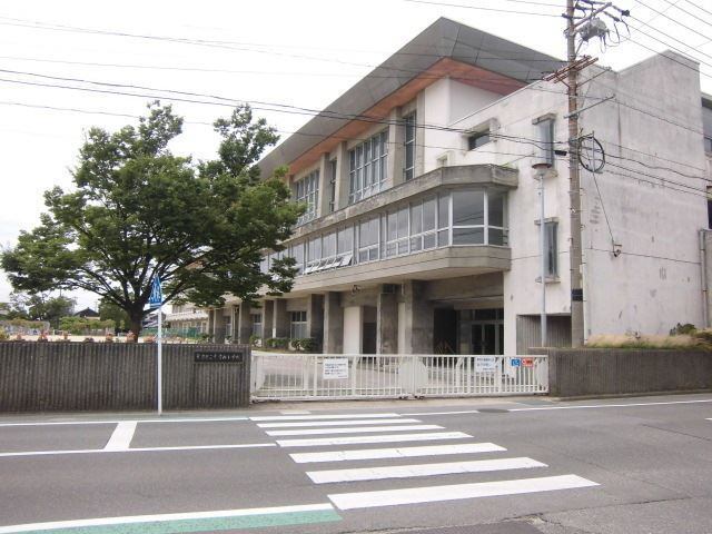 小学校　常滑市立常滑西小学校（小学校）まで1911m
