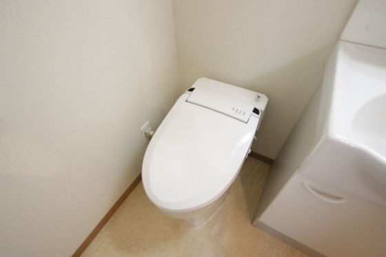 トイレ　別号室の写真です。