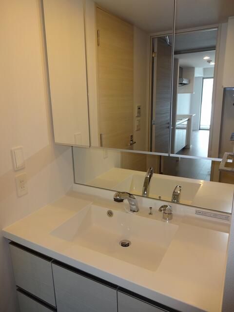 洗面設備　スペースが確保できる洗面所です