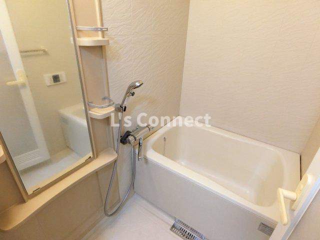 バス・シャワールーム　追焚き機能付きのお風呂。