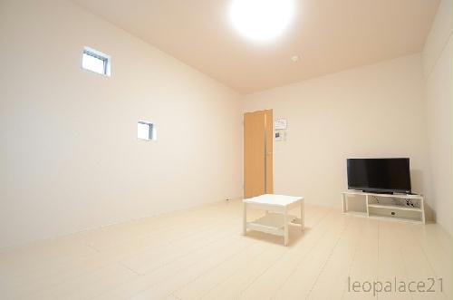 居室・リビング　同シリーズの類似となります。現況を優先致します。