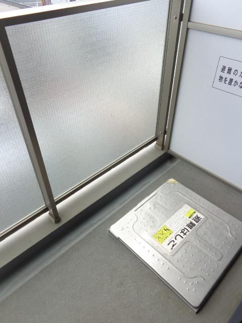 バルコニー　日差しが差し込むバルコニー