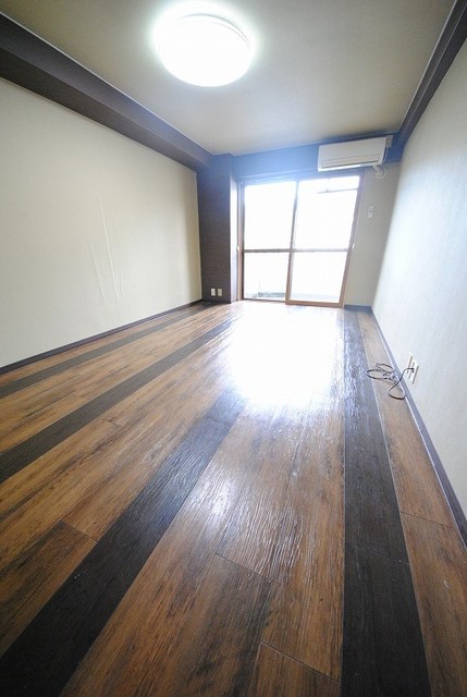 居室・リビング　写真は４０２号室