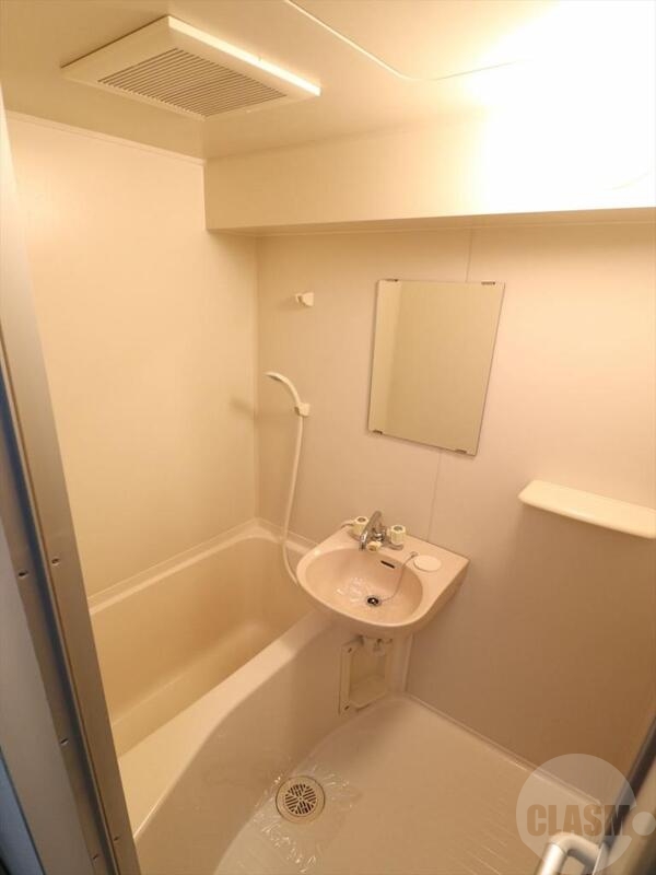 バス・シャワールーム　清潔感のあるバスルーム