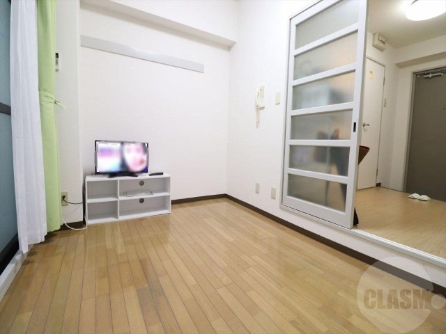 居室・リビング　５帖の洋室です