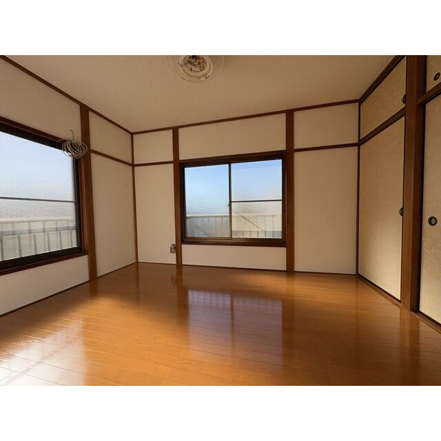 居室・リビング　多目的に活用できる洋室