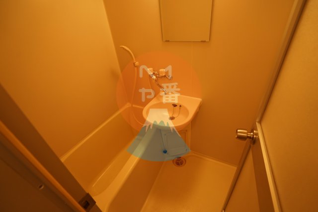 バス・シャワールーム　ネット無料。うれしいバス・トイレ別です。