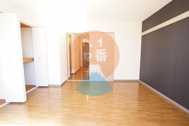 居室・リビング　ネット無料。リビングです。