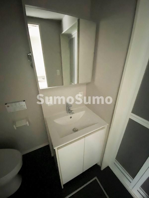 洗面設備　独立洗面台です