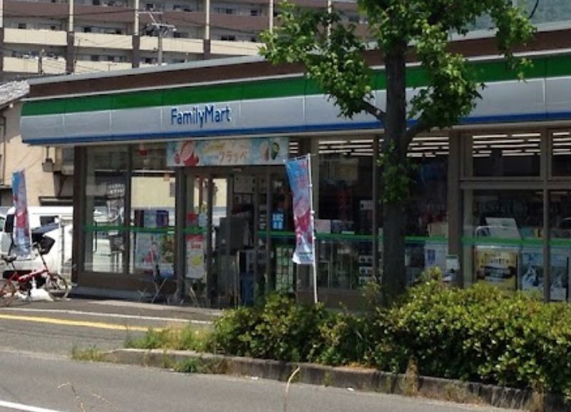 コンビニ　ファミリーマート 祇園一丁目店（コンビニ）まで108m