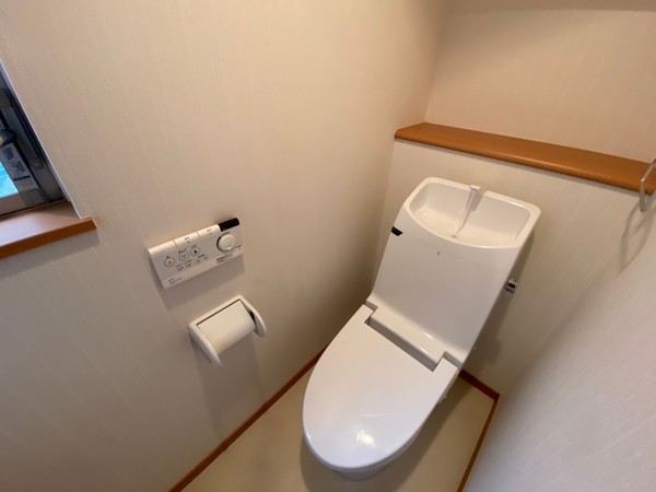 トイレ　温水洗浄便座