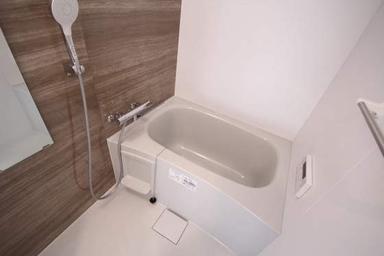 バス・シャワールーム　※別部屋の写真です