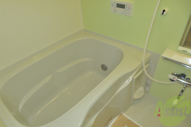 バス・シャワールーム　こちらのお風呂で一日の疲れを癒してください。