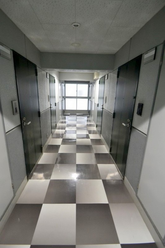 その他共有部分　館内　内廊下でプライバシーも、雨の日も安心。