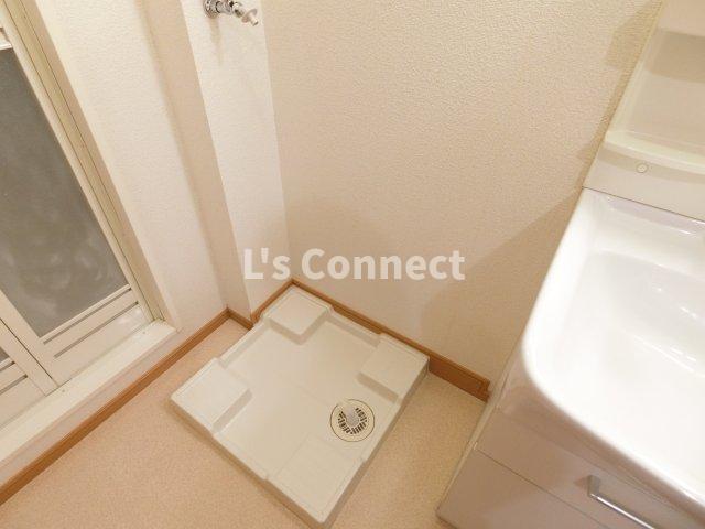 その他設備　室内洗濯機置き場には排水パン付き。