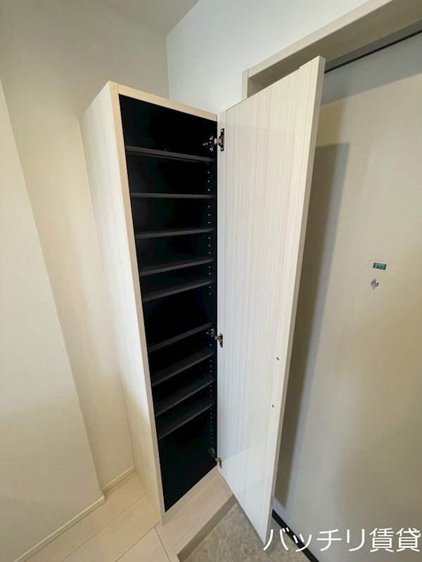 玄関　画像は別号室タイプの為、現状を優先致します。