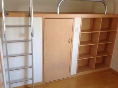 レオネクストさくらやIVの居間写真