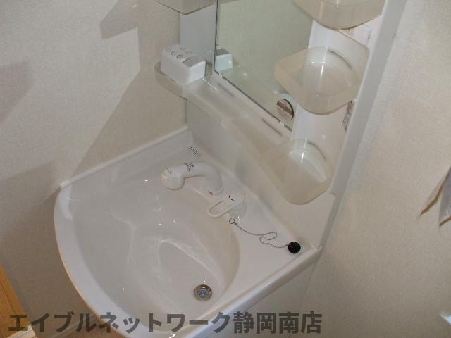 洗面設備　脱衣スペースもあります