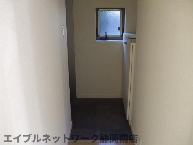 玄関　落ち着いた玄関です