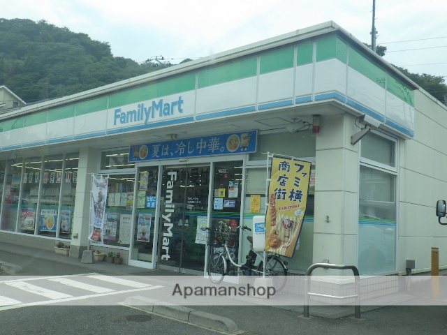 コンビニ　ファミリーマート　松山横須賀インター店（コンビニ）まで694m