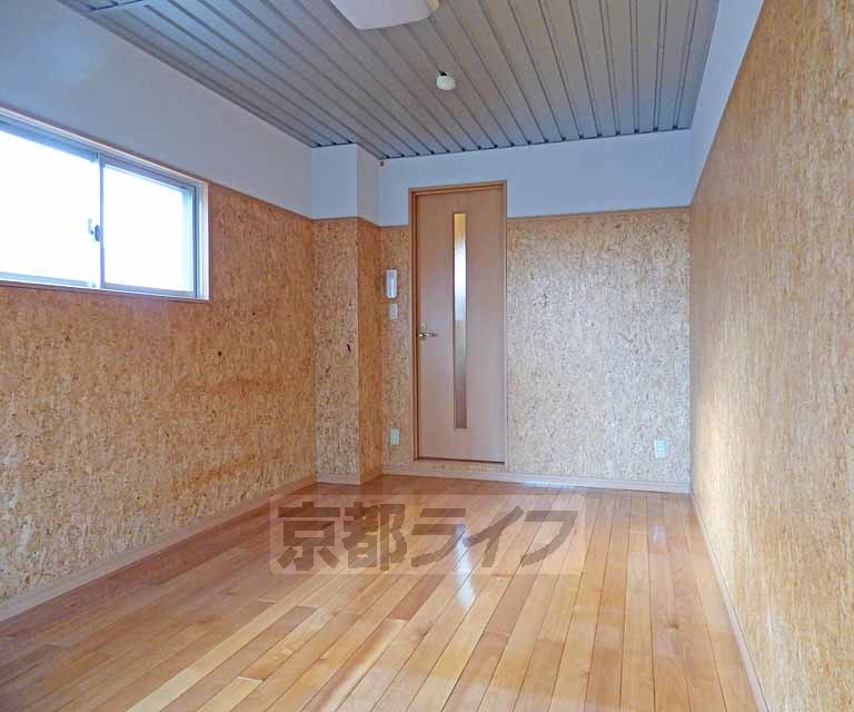 居室・リビング　広々とした室内です。