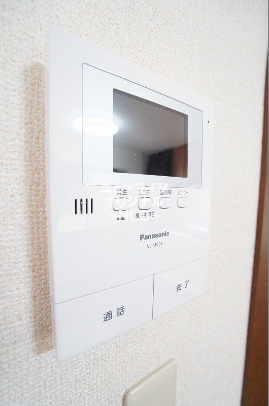 セキュリティ　室内から訪問者を目視できるTVモニターホン付きなので安心☆