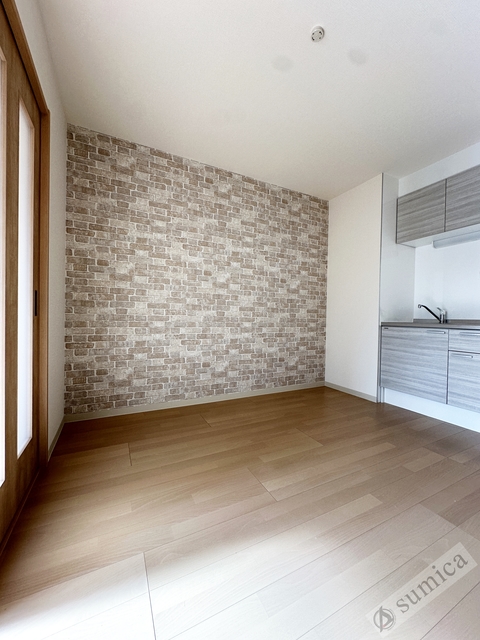 居室・リビング　アクセントクロスがオシャレを演出♪♪