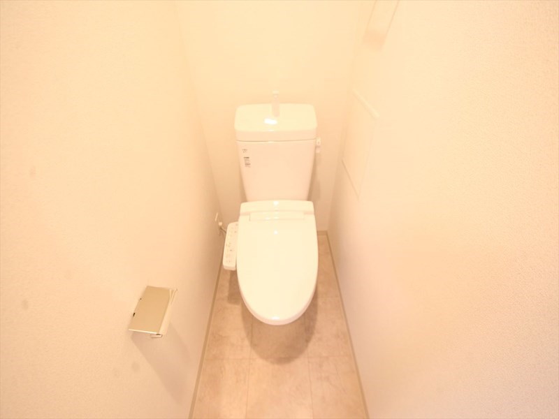 トイレ　温水洗浄暖房便座付トイレ