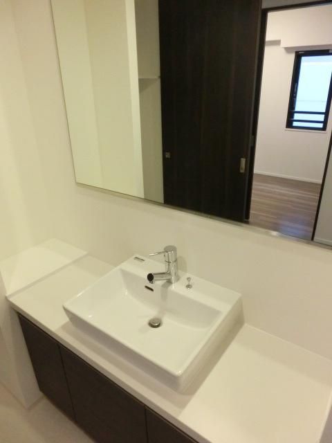 洗面設備　★女性にうれしい大型洗面台です★