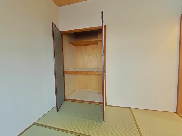 収納　落ち着いた雰囲気の和室付きです