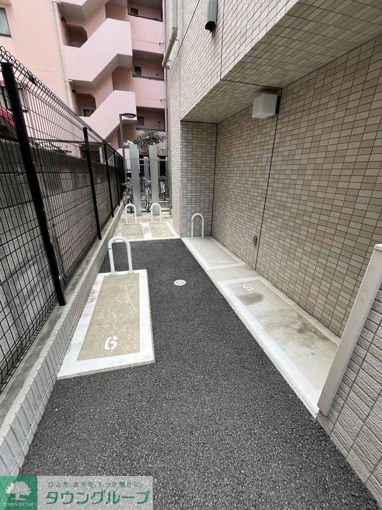 駐車場　庭