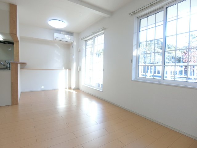 居室・リビング　イメージ203号室の写真（反転あり）