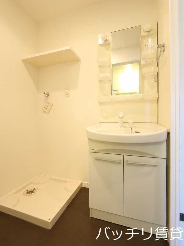 洗面設備　別号室タイプの為、現状を優先致します。