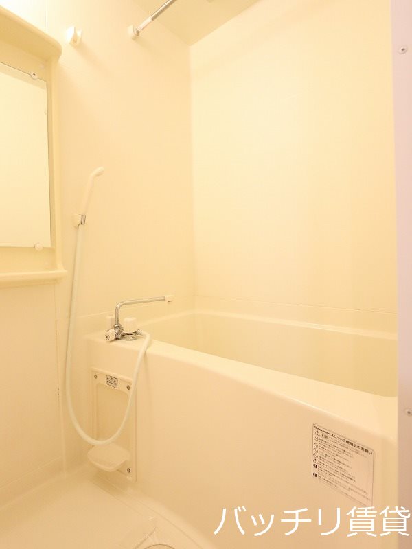 バス・シャワールーム　別号室タイプの為、現状を優先致します。