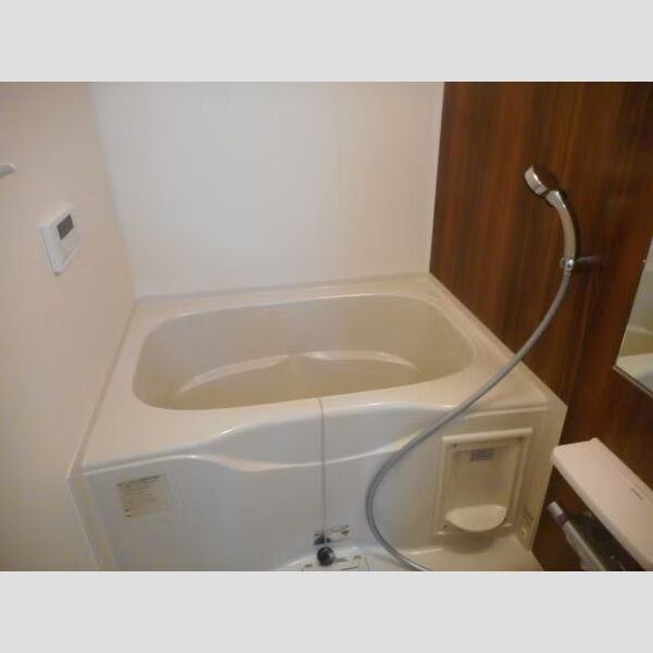 バス・シャワールーム　清潔感のあるバスルーム