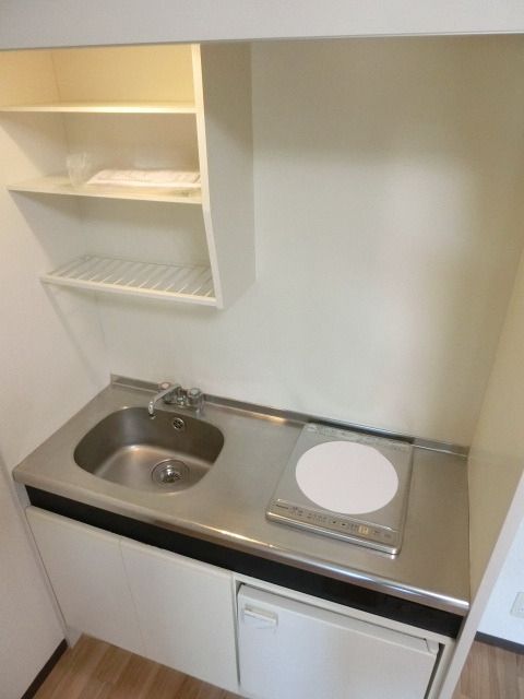 キッチン　システムキッチンでお掃除もラクチンです