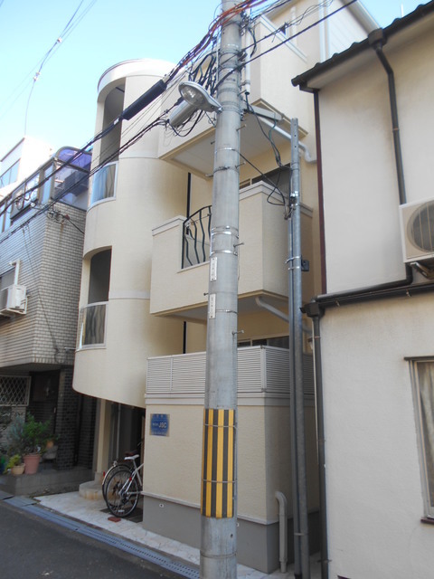 建物外観　阪急相川駅まで徒歩２分の距離です