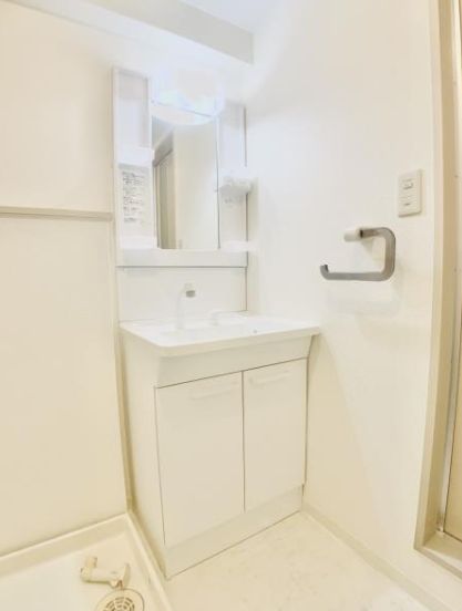 洗面設備　十分な収納スペースがあります