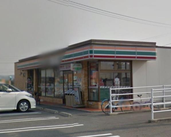 コンビニ　セブンイレブン（コンビニ）まで753m