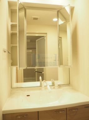 洗面設備　使いやすい独立洗面台☆