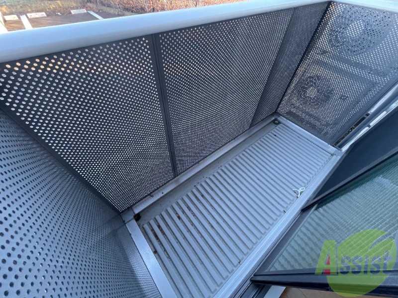 バルコニー　ベランダは風の通りも良く洗濯物が良く乾きそうです。